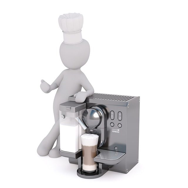 Ein kleiner Kaffeevollautomat hat oft den Milchaufschäumer integriert